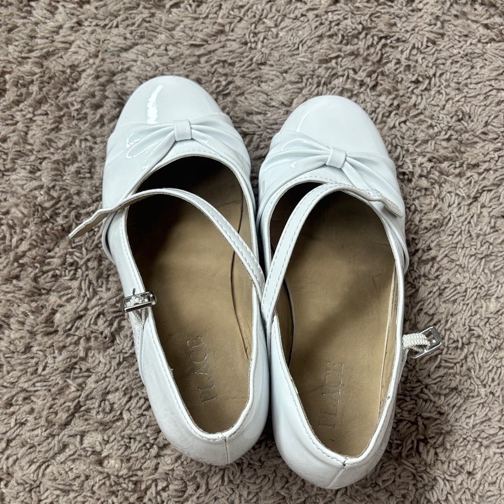 Place White Flats with Bow Accent